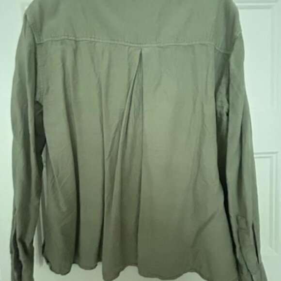 Faherty Brand Getaway Top in Coastal Sage - Picture 3 of 3